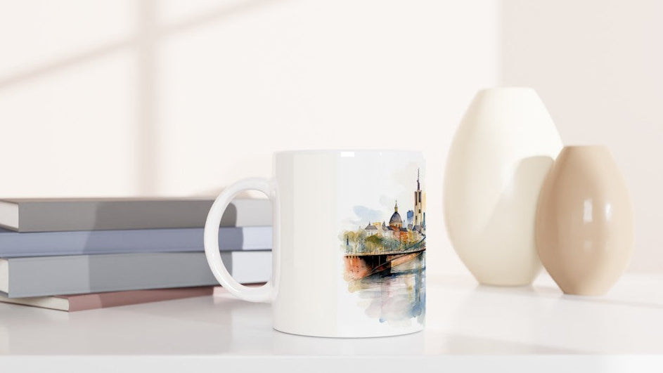 Keramiktasse mit Frankfurter Skyline und stimmungsvoller Flussansicht