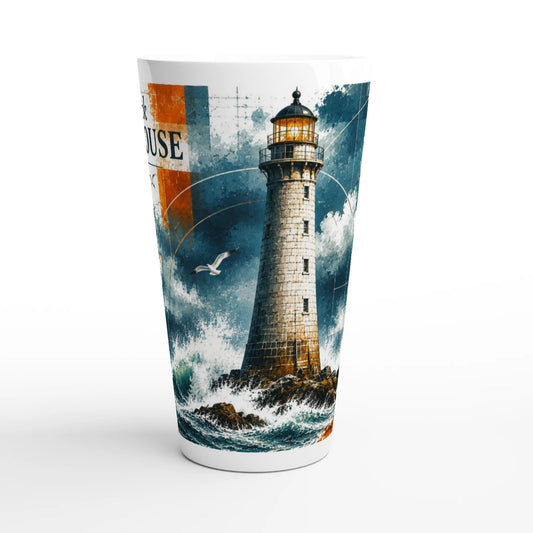 Große Latte-Tasse mit dem historischen Bell-Rock-Leuchtturm vor Schottlands Küste als maritimes Motiv im Sturm; weiße Keramik mit hoher konischer Form.