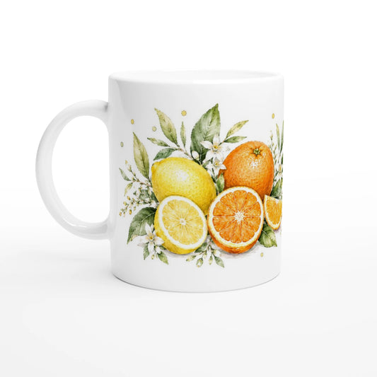 Weiße Keramiktasse mit gelben Zitronen, grünen Blättern und feinen weißen Zitrusblüten in einer lockeren botanischen Aquarellgestaltung.