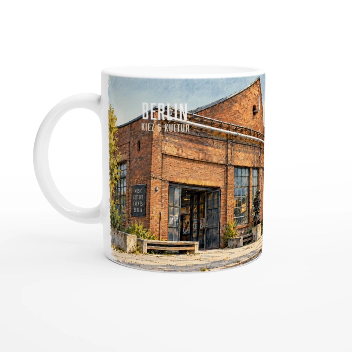 Weiße Keramiktasse 330 ml mit Aquarellillustration der Arena Berlin in Alt-Treptow mit historischer Backsteinfassade, Industriefenstern und Schornstein.