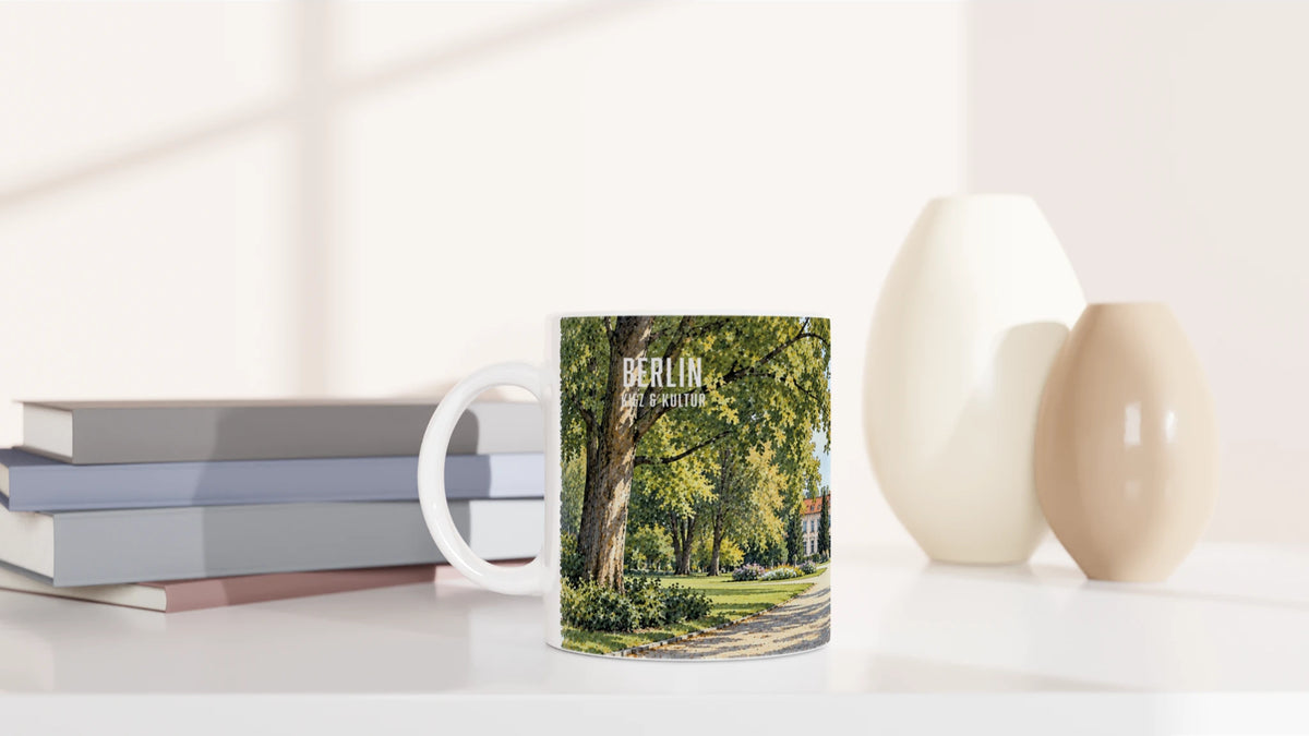 Berlin Souvenir Tasse 330 ml mit Schloss Friedrichsfelde und grüner Parkanlage als besondere Erinnerung an Friedrichsfelde und den Berliner Osten.