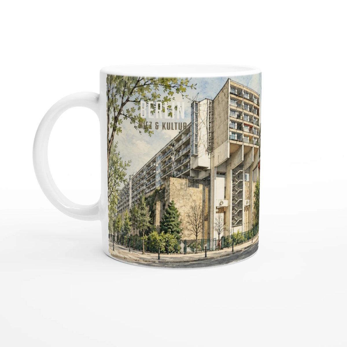 Weiße Keramiktasse 330 ml mit Aquarellillustration des Pallasseums in Berlin-Schöneberg und der markanten Überbauung der Pallasstraße.