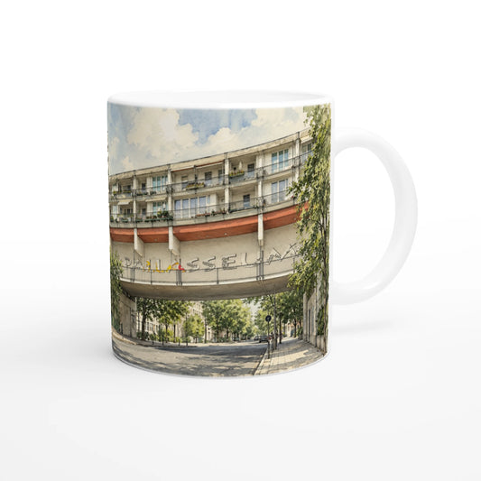 Berlin Souvenir Tasse 330 ml mit dem Pallasseum in Schöneberg als besondere Reiseerinnerung für Berlin-Kenner und Freunde urbaner Architektur.