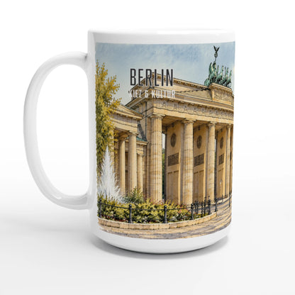 Große weiße Keramiktasse mit 440 ml Fassungsvermögen und Aquarellmotiv des Berliner Brandenburger Tors mit Quadriga und klassizistischer Architektur
