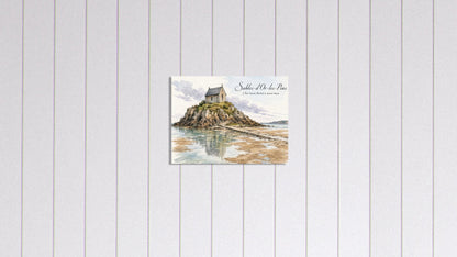 Bretonische Küstenlandschaft bei Ebbe mit spiegelnden Wasserflächen, Sandbänken und dem Îlot Saint-Michel als hochwertiger Fine-Art-Druck