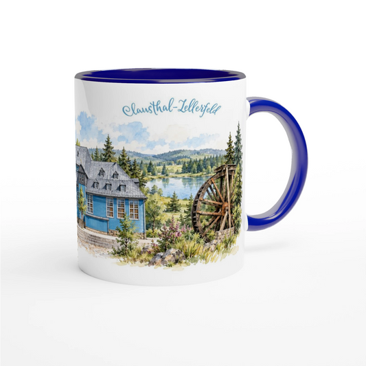 Weisse Keramiktasse mit Clausthal Zellerfeld Aquarellmotiv, blauer Marktkirche, Harzlandschaft und historischem Wasserrad