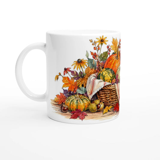 Herbstliche Keramiktasse ohne Schrift mit farbenfrohem Kürbiskorb, Laterne, Kastanien, Hagebutten, Blüten und buntem Laub