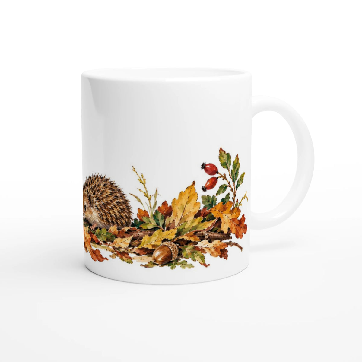 Botanische Waldillustration mit Igel, Pilzen, Eicheln, Hagebutten und herbstlich gefärbten Blättern in warmen Naturtönen.