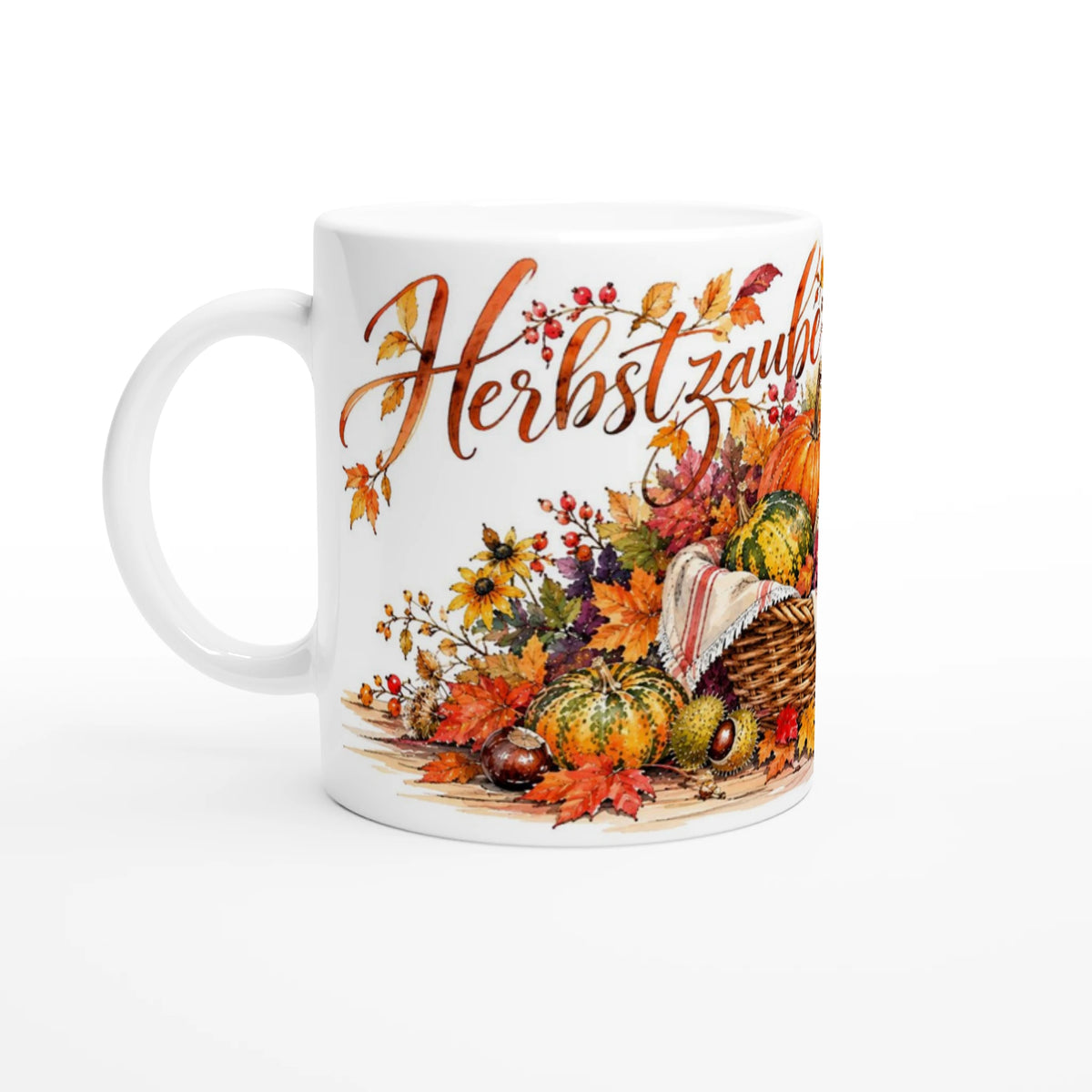 Weiße Keramiktasse mit herbstlichem Aquarellmotiv aus Kürbissen, Laterne und Herbstlaub sowie dem deutschen Schriftzug Herbstzauber