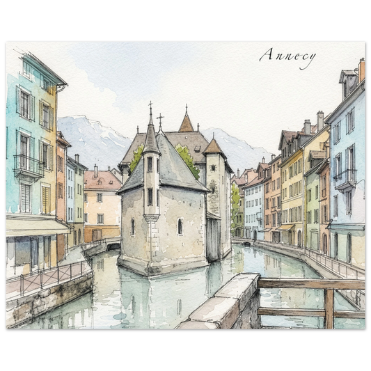 Historische Altstadt von Annecy mit Kanal, pastellfarbenen Häusern und Alpenkulisse