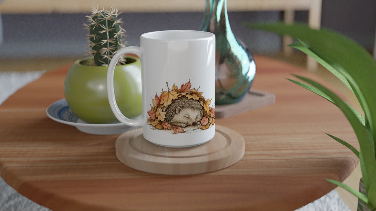 Personalisierte Keramiktasse mit schlafendem Igel als Geschenkidee für Tierfreunde, Naturliebhaber und Menschen, die gemütliche Herbstmomente mögen.