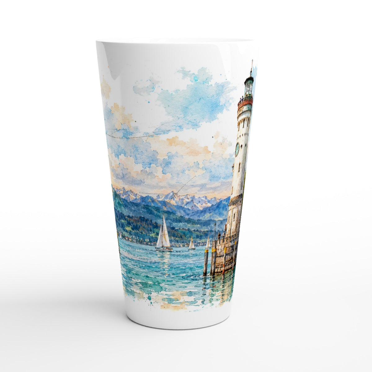 Latte Tasse mit Aquarellillustration des Bayerischen Löwen an der Lindauer Hafeneinfahrt und Bodensee im Hintergrund