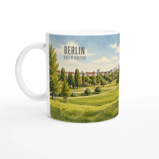 Künstlerische Berlin Stadtansicht des Mauerparks zwischen Natur, Street Art, offener Parkfläche und moderner Großstadtkulisse.