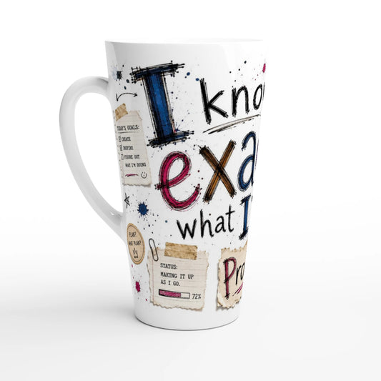 Hohe Latte Tasse mit kreativem Spruchmotiv und handgezeichneter Typografie