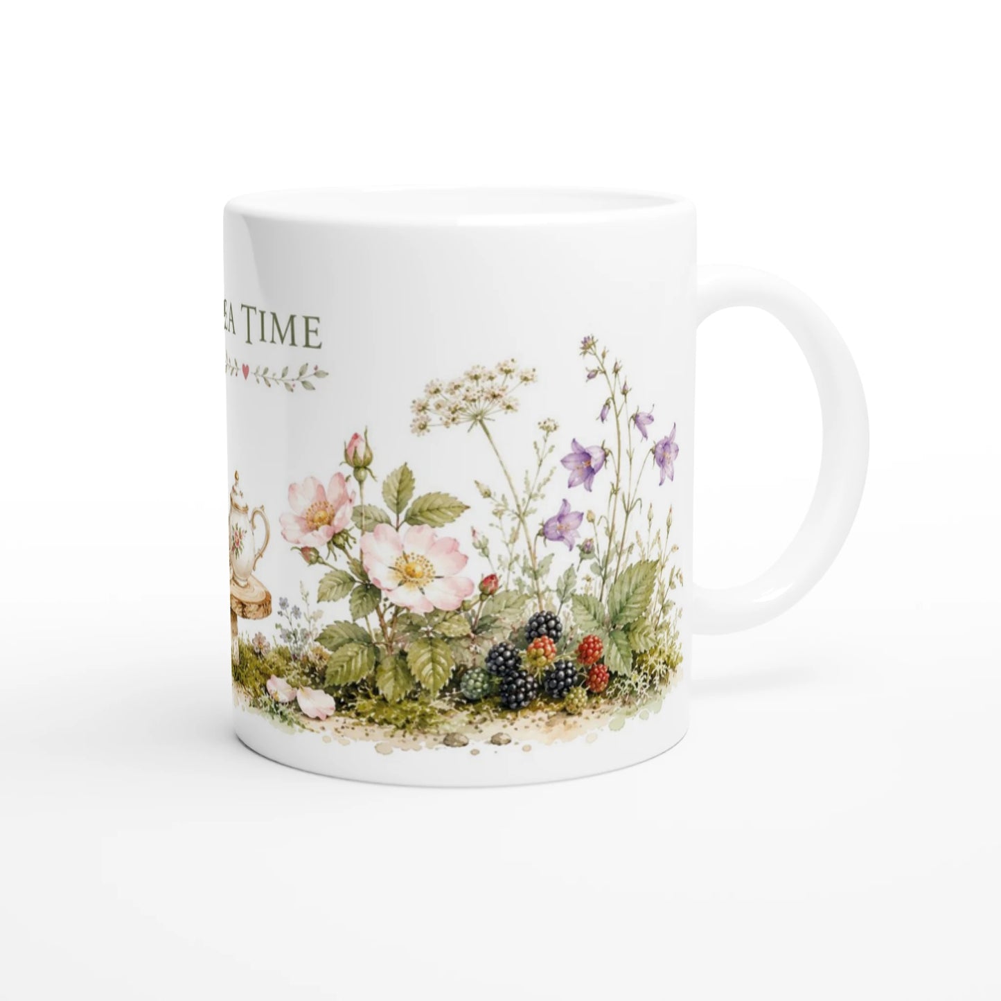 Verspieltes Cottagecore Design mit Maus, Wildblumen und feinem Porzellan