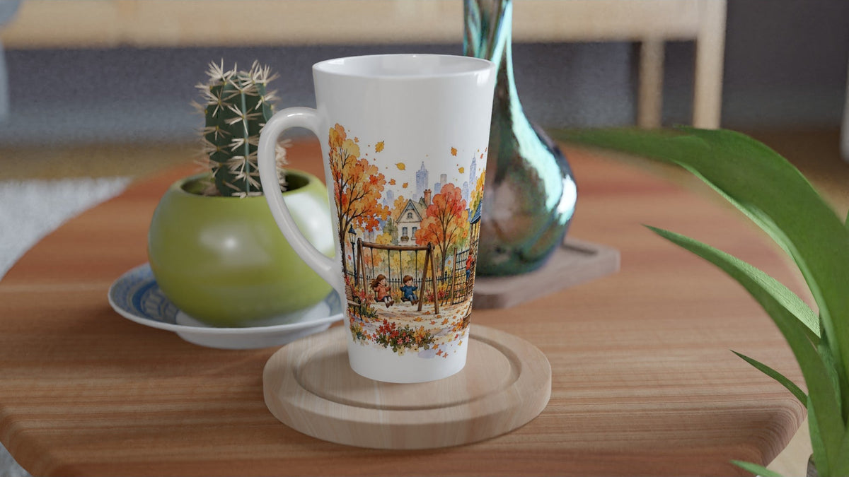 Seitliche Ansicht einer weißen Latte Tasse mit herbstlichem Stadtpark, orange-rotem Laub und Skyline von New York