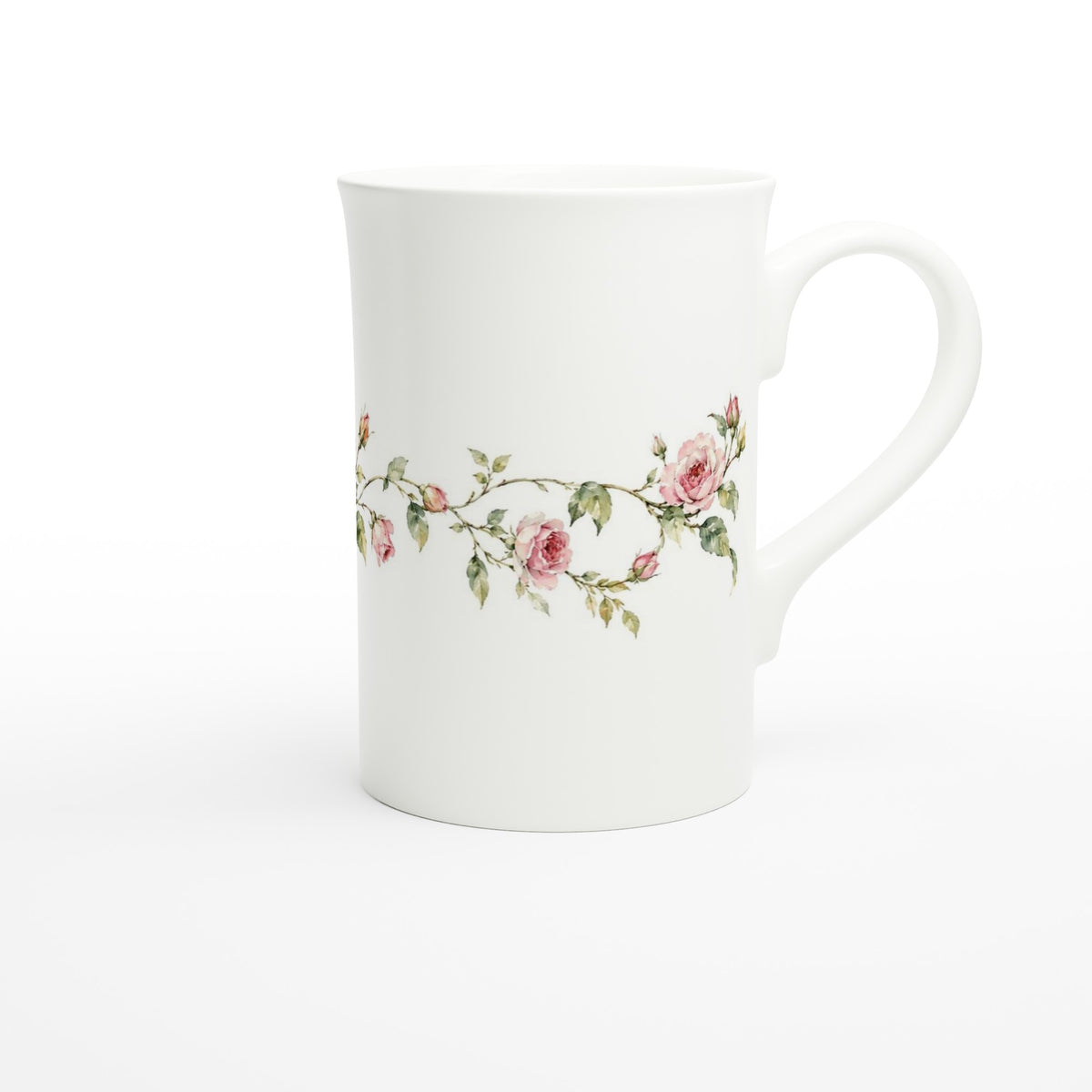 Weiße schlanke Porzellantasse mit rosa Aquarellrosen, Rosenknospen, grünen Blättern und locker verlaufender Rosengirlande