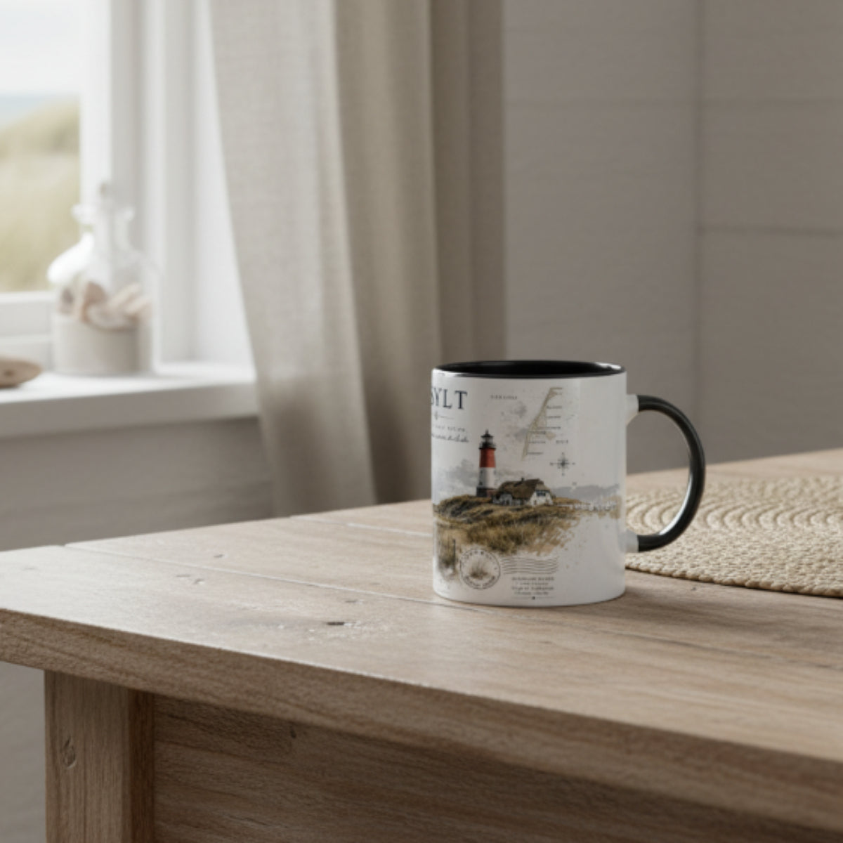 Sylt Black Edition Tasse 330 ml mit schwarzem Henkel, Leuchtturm Illustration und nordischem Küstenmotiv
