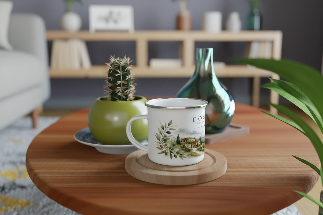 Toskana Illustration mit warmem Morgenlicht auf weißem Emaille-Becher