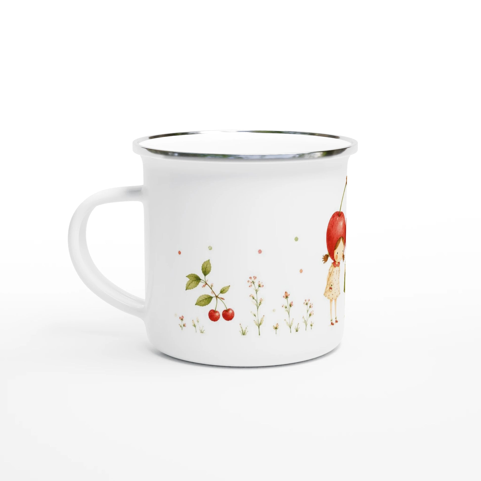 Weisser Emaille-Becher mit einer liebevollen Aquarellillustration zweier Kirschzwillinge, die neugierig einem kleinen Spatz zwischen Wildblumen und Kirschzweigen begegnen.
