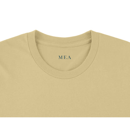 Premium Unisex T-Shirt in Weiche Creme mit traditionellem Nikolaus-Motiv, Bischofskleidung und nostalgischer Illustration für Advent und Weihnachten