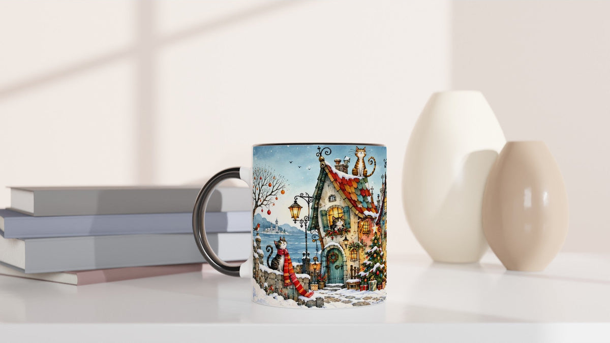 Keramiktasse mit schwarzem Henkel, verschneitem Weihnachtsdorf, farbigen Häusern, Katzen und warm leuchtenden Fenstern