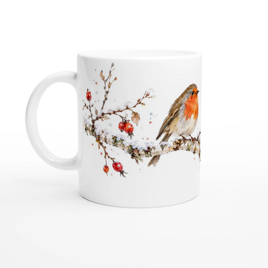 Weiße Keramiktasse mit Aquarellmotiv eines Rotkehlchens auf einem verschneiten Zweig mit roten Hagebutten