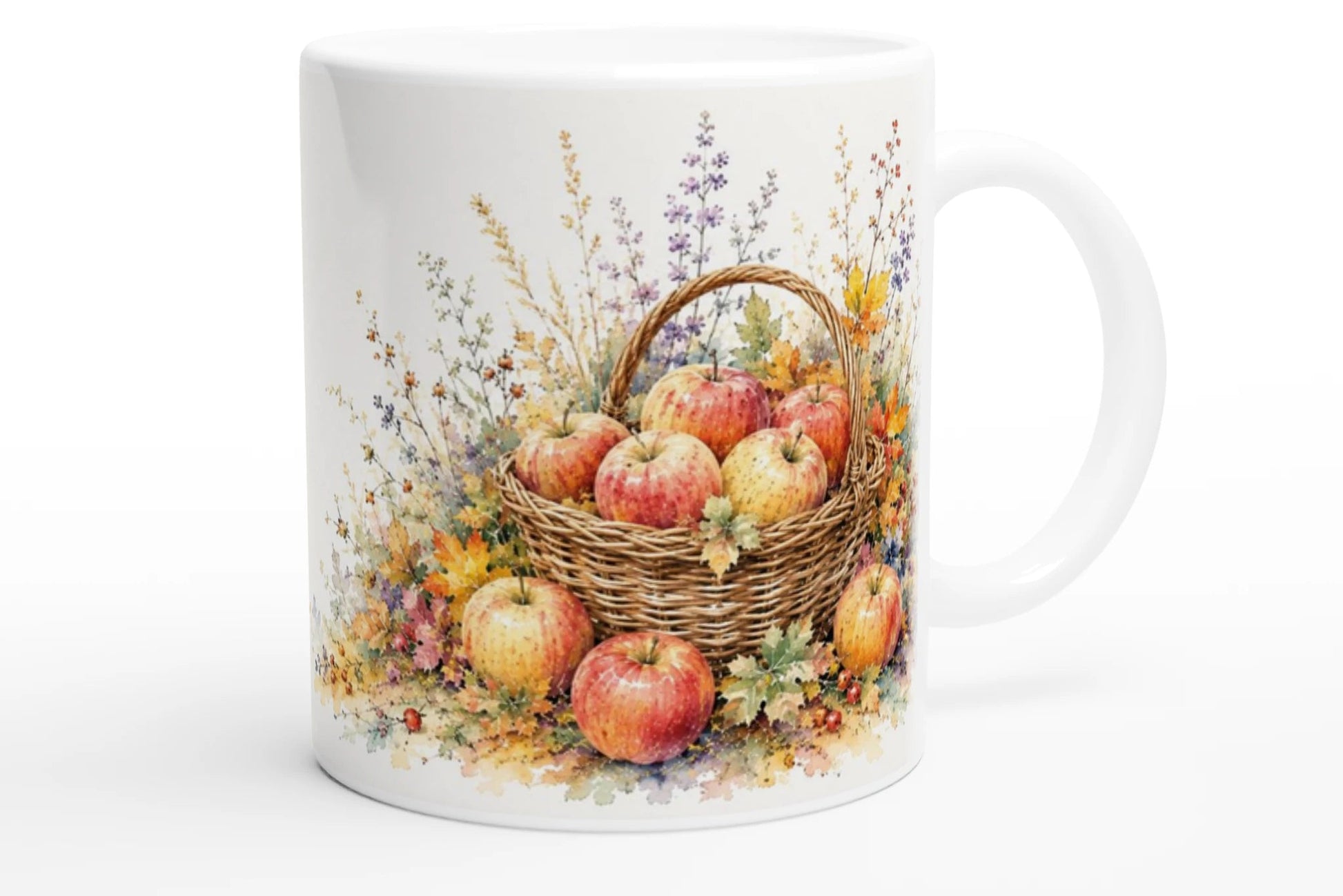 Apfel Tasse 330 ml mit reifen rot-goldenen Äpfeln, herbstlichem Laub und gefülltem Weidenkorb im Aquarellstil