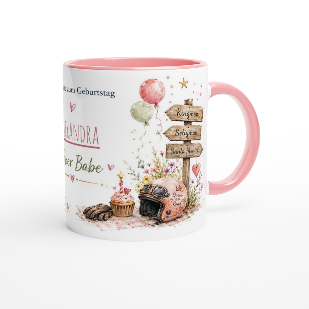 Rosa Edition der personalisierten Biker Babe Tasse mit rosa Rand und Henkel sowie Aquarellmotiv aus Motorradhelm, Cupcake, Ballons und Wegweisern.