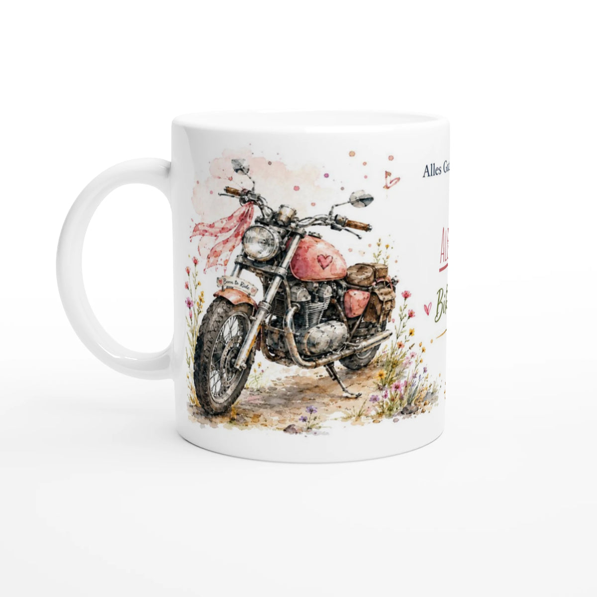 Weiße personalisierte Biker Babe Tasse 325 ml mit Motorrad-Aquarell in einem hellen Wohnambiente neben Büchern und dekorativen Vasen.