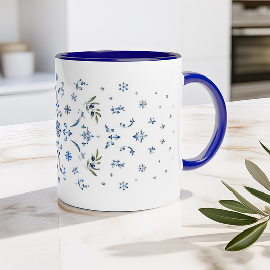 Blau weiße Tasse mit klassischem Keramikmuster