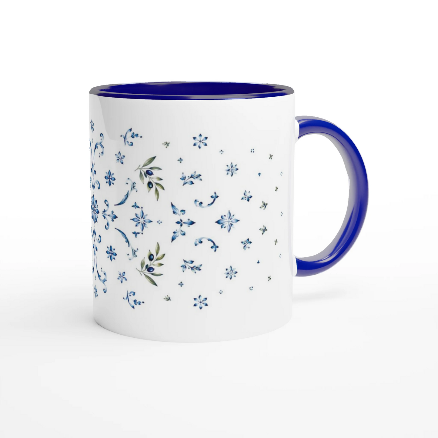 Weiße Keramiktasse mit kobaltblauem Muster und Olivenzweigen