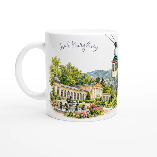 Bad Harzburg Keramiktasse 330 ml mit detailreicher Aquarellillustration der Burgbergseilbahn, historischer Kurarchitektur, Brunnen und gruenen Harzlandschaft