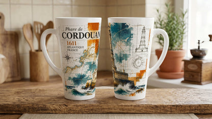 Phare de Cordouan Latte-Tasse mit französischem Leuchtturm-Motiv in einer breiten Präsentation; maritimes Design für Frankreich-Reisende und Liebhaber der Atlantikküste.