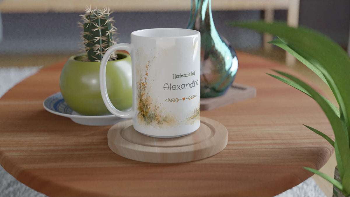 Personalisierte Herbsttasse 15 oz mit individuellem Schriftzug, feinen Zweigen, kleinem Herz und zarter herbstlicher Aquarellgestaltung.
