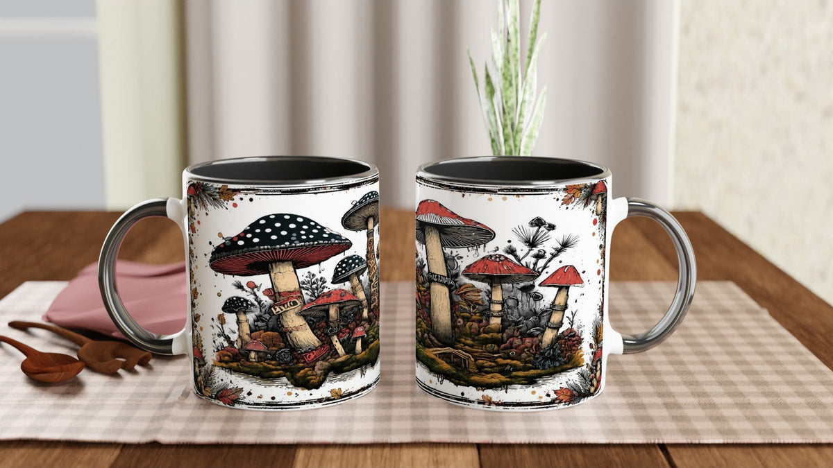 Fliegenpilz-Keramiktasse mit etwa 330 ml Fassungsvermögen und herbstlichem Motiv. Eine besondere Geschenkidee für Liebhaber von Pilzmotiven und Waldlandschaften.