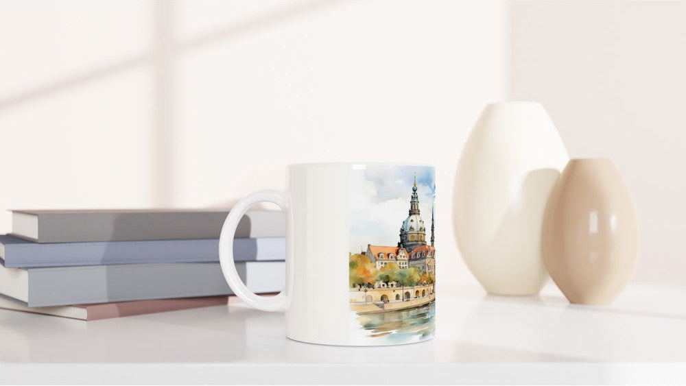 Keramiktasse mit Frauenkirche, Dresdner Elbufer und historischen Gebäuden als detailreiches Stadtmotiv