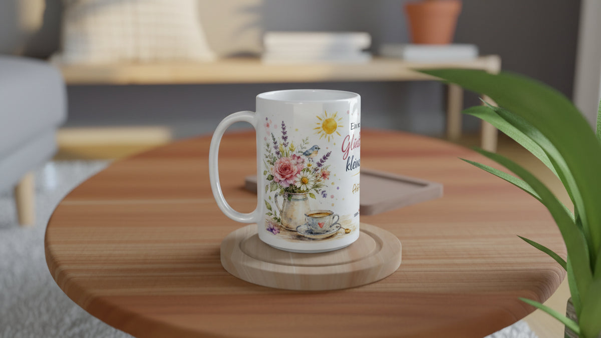 Motivseite der personalisierten Geburtstagstasse mit Aquarelltorte, Ballon, Geschenk, Wimpelkette und floralen Geburtstagsdetails.