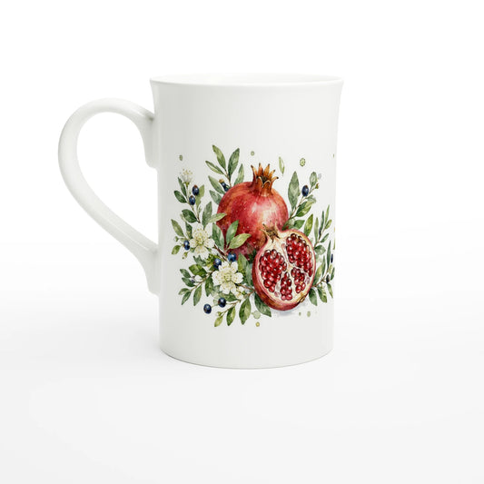 Granatapfel Tasse aus weißem Porzellan mit geöffneter Frucht, roten Kernen und Blattwerk im Aquarellstil