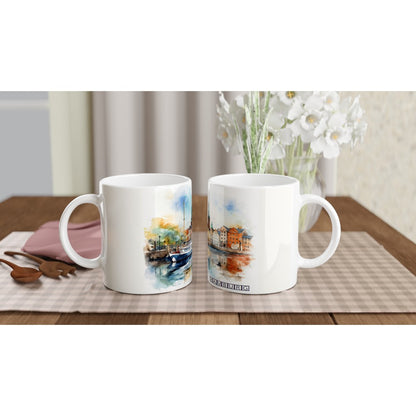 Maritime Hamburg Tasse mit Schiffen, Speicherhäusern und Wasser in lockerer Aquarelloptik