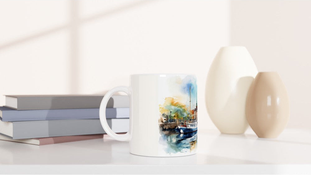 Weiße Kaffeetasse mit Hamburg Stadtmotiv, Hafenarchitektur und maritimen Details