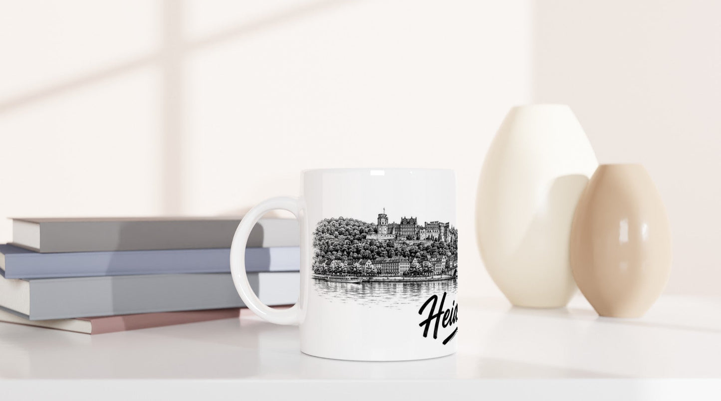 Heidelberg Skyline Tasse aus Keramik mit langlebigem Sublimationsdruck, erhältlich als weiße Edition oder Black Edition.