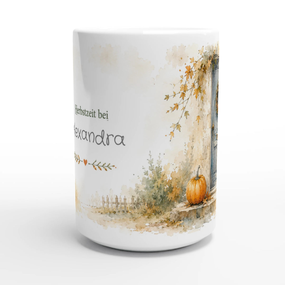 Große personalisierte Herbsttasse mit Wunschtext und feiner Aquarellillustration in natürlichen Creme-, Ocker-, Grün- und Orangetönen.