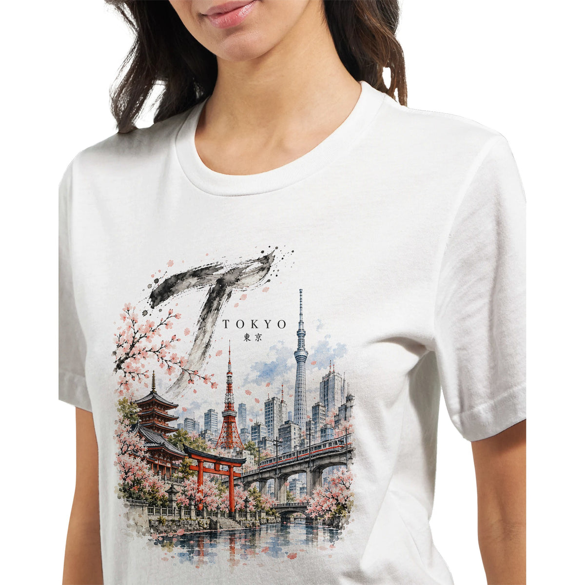 Unisex T-Shirt mit einer stilisierten Japan-Skyline, Kirschblüten, Torii und Tempelmotiv. Der Aquarellcharakter verleiht der grafischen Stadtansicht eine ruhige Wirkung.