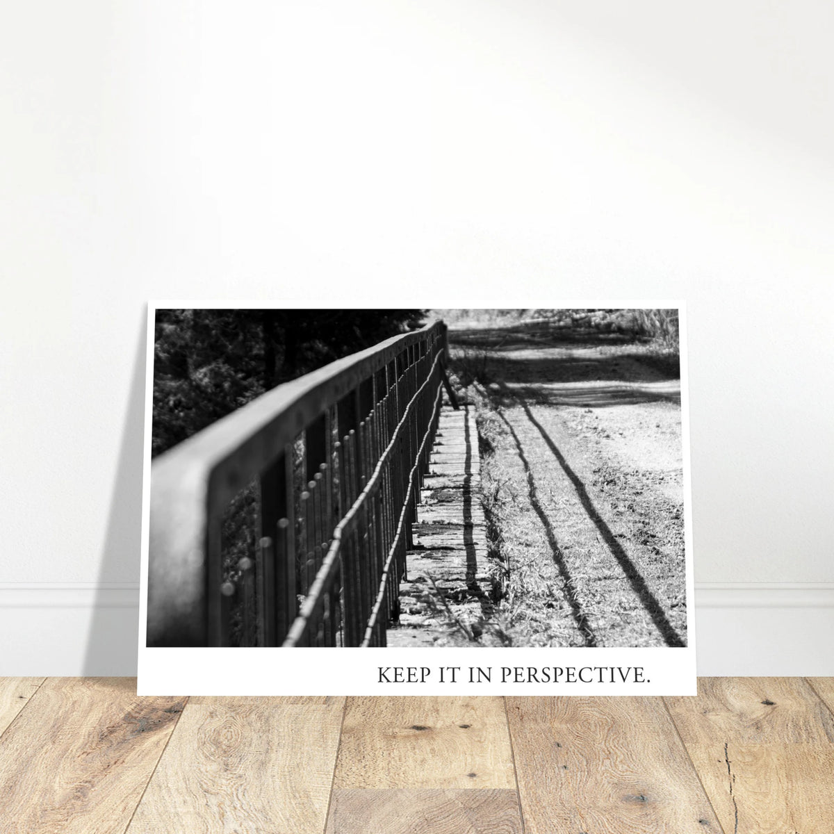 Fine Art Kunstdruck KEEP IT IN PERSPECTIVE im 12-Farb-Giclée-Druckverfahren mit differenzierten Grautönen, starken Kontrasten und matter Papieroberfläche