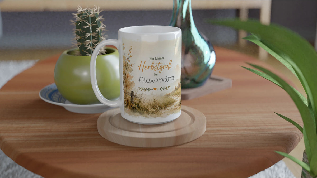 Motivseite der personalisierten Herbsttasse mit warmer Aquarellillustration und ruhiger herbstlicher Farbgestaltung.