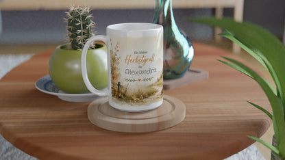 Motivseite der personalisierten Herbsttasse mit warmer Aquarellillustration und ruhiger herbstlicher Farbgestaltung.