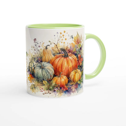 Keramiktasse mit großen orangefarbenen Kürbissen, buntem Herbstlaub und feinen botanischen Details im Aquarellstil