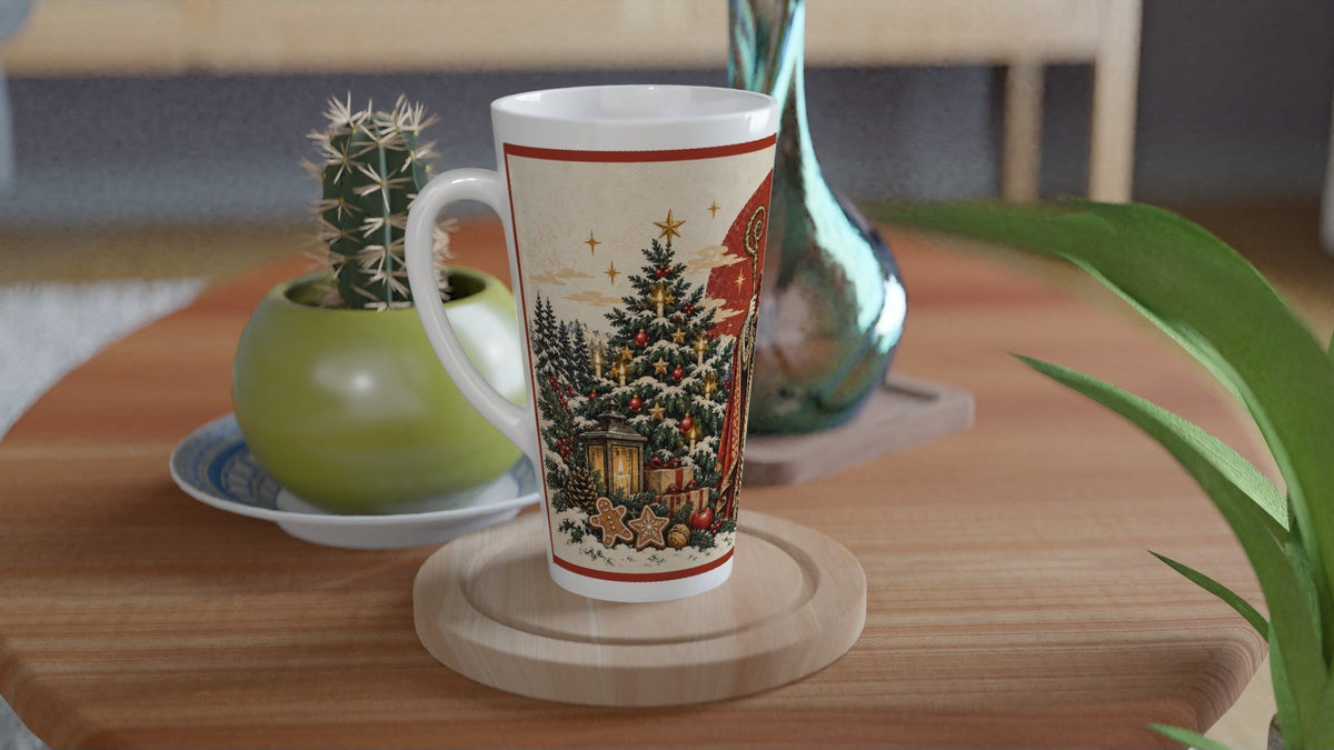 Latte-Macchiato-Becher mit Vintage-Nikolausmotiv auf heller Keramik. Die Gestaltung erinnert an den Nikolaustag und traditionelle Bräuche in der Vorweihnachtszeit.