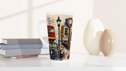Latte Tasse mit rotem London Bus, klassischem schwarzem Taxi und nostalgischer Großstadtillustration